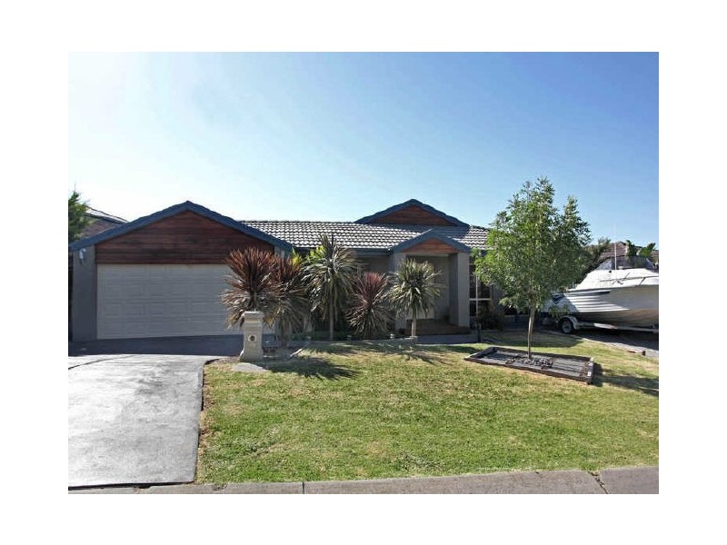 10 Redmore Avenue, Berwick VIC 3806