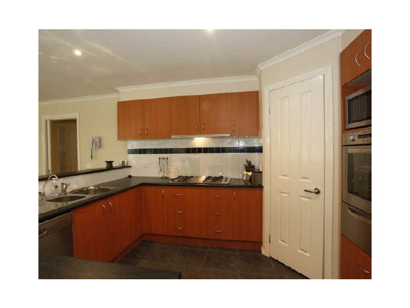 10 Redmore Avenue, Berwick VIC 3806