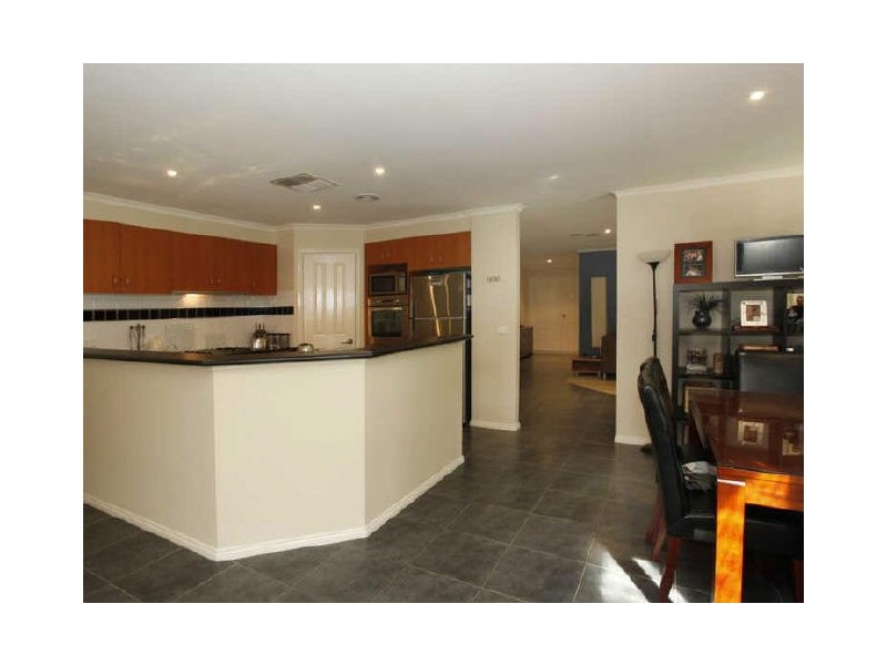 10 Redmore Avenue, Berwick VIC 3806