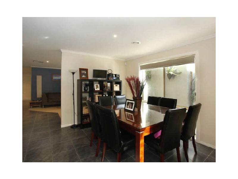 10 Redmore Avenue, Berwick VIC 3806