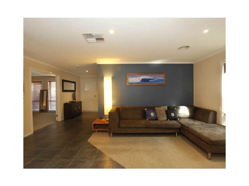 10 Redmore Avenue, Berwick VIC 3806