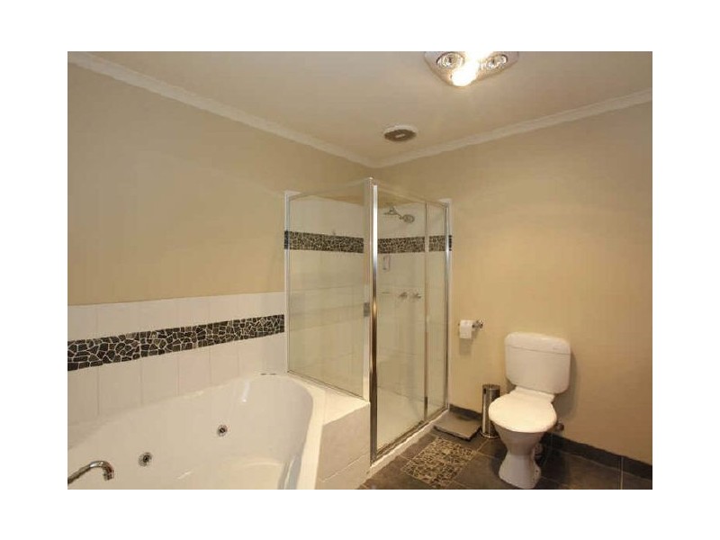 10 Redmore Avenue, Berwick VIC 3806