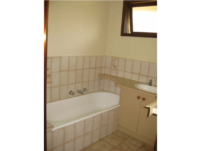 1 Carluke Place, Berwick VIC 3806