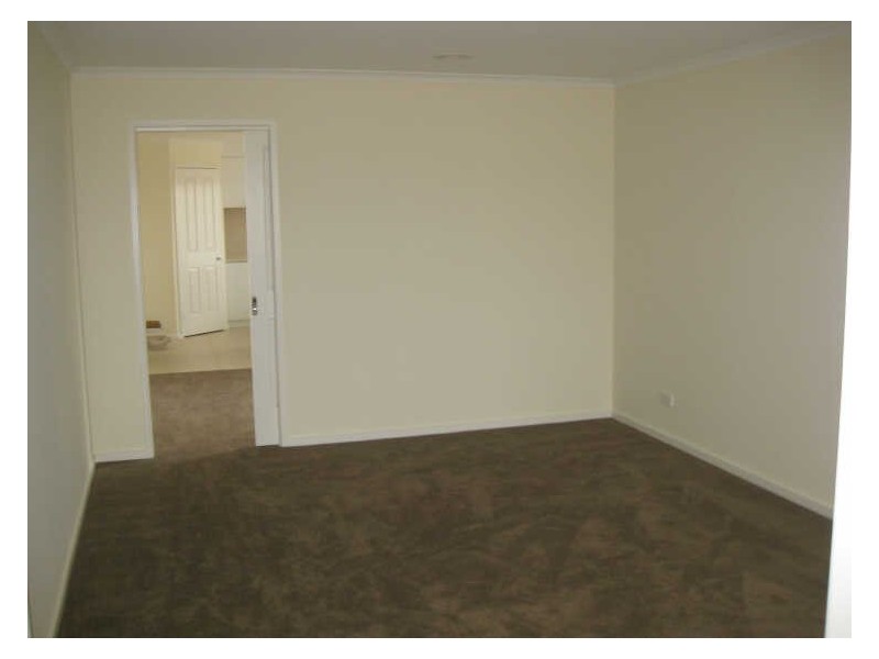 82 Calais Circuit, Cranbourne VIC 3977