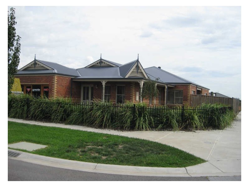 1 Hawkshead Place, Cranbourne North VIC 3977