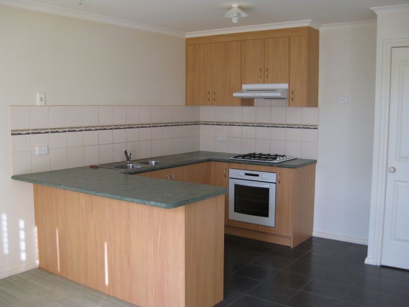 2/19-21 Maculata Drive, Cranbourne VIC 3977