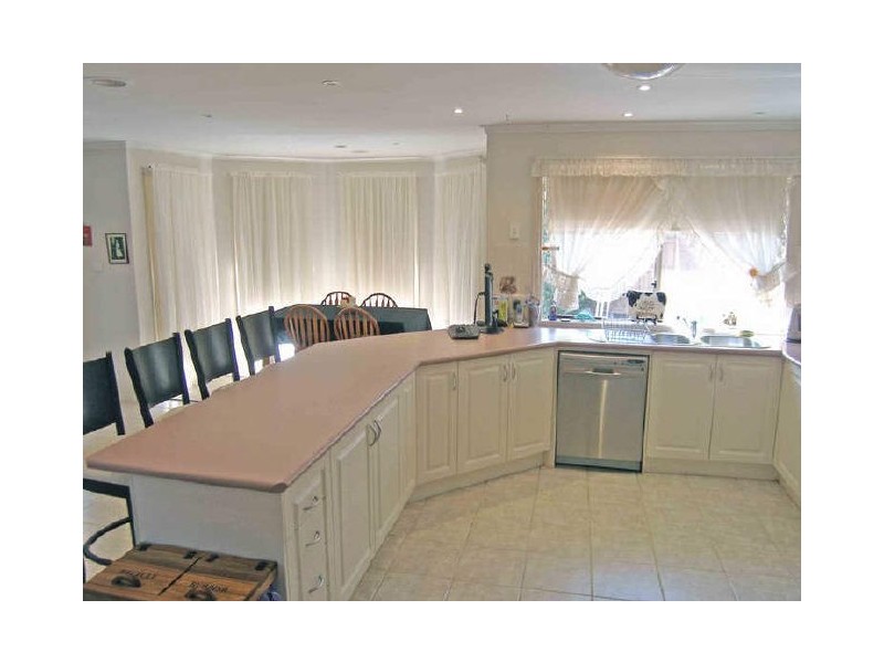 1 Glenisla Way, Berwick VIC 3806