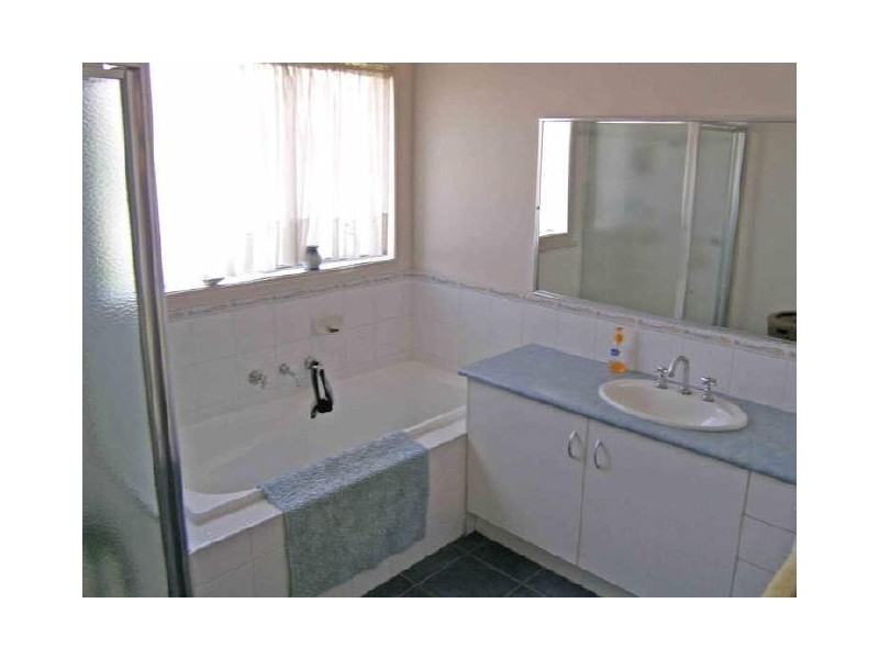 1 Glenisla Way, Berwick VIC 3806