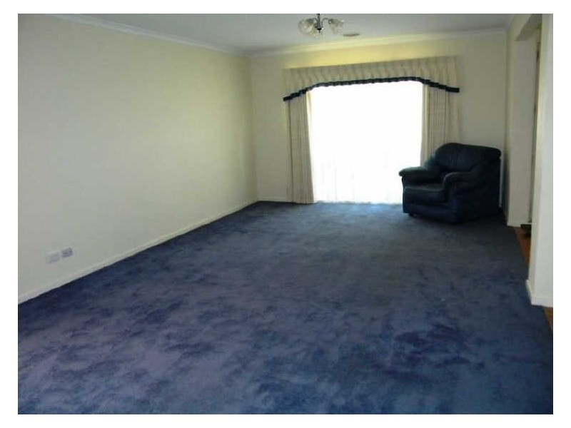 2 Club House Crescent, Cranbourne East VIC 3977