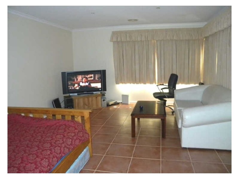 2 Club House Crescent, Cranbourne East VIC 3977