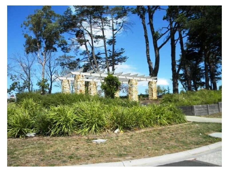 2 Club House Crescent, Cranbourne East VIC 3977