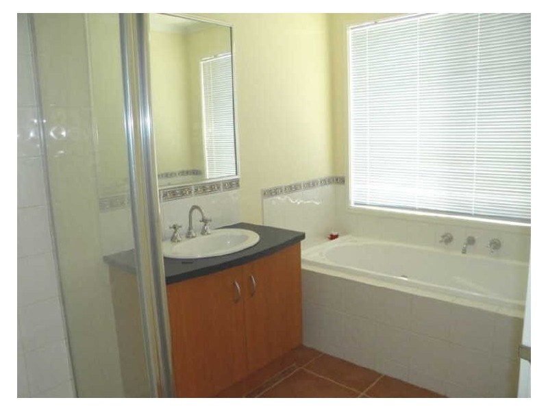 2 Club House Crescent, Cranbourne East VIC 3977