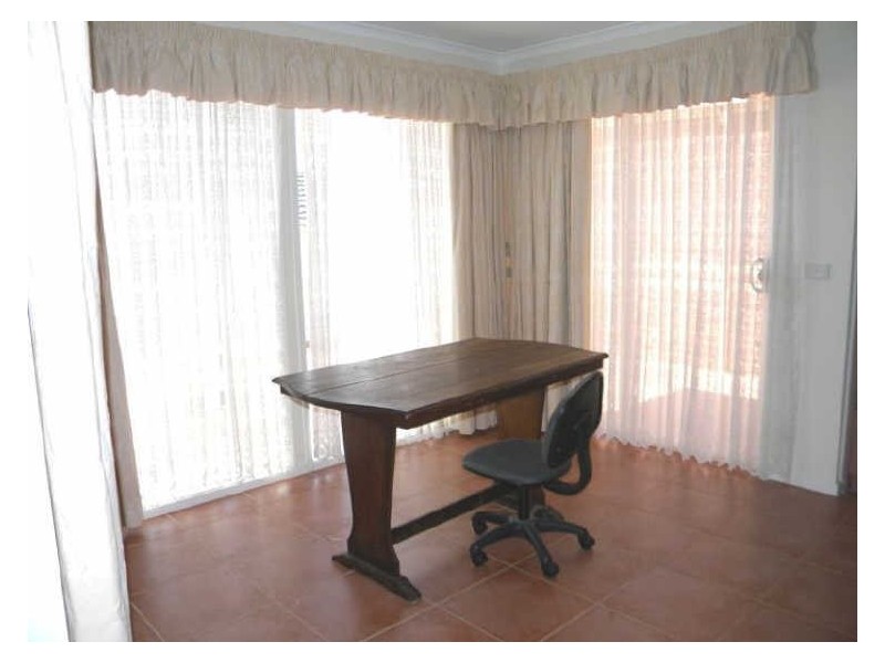 2 Club House Crescent, Cranbourne East VIC 3977