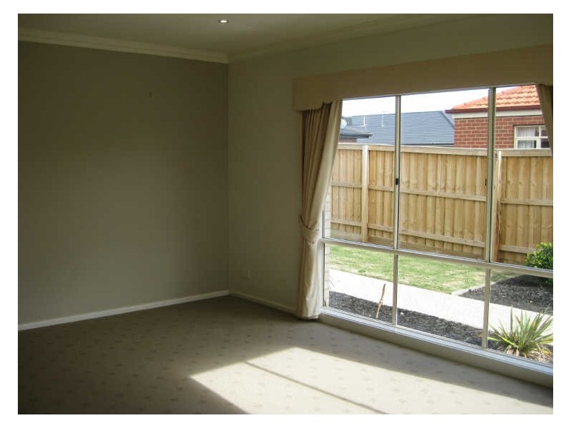 4 Waterbury Street, Cranbourne VIC 3977