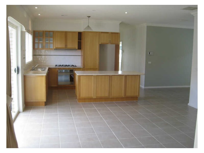 4 Waterbury Street, Cranbourne VIC 3977