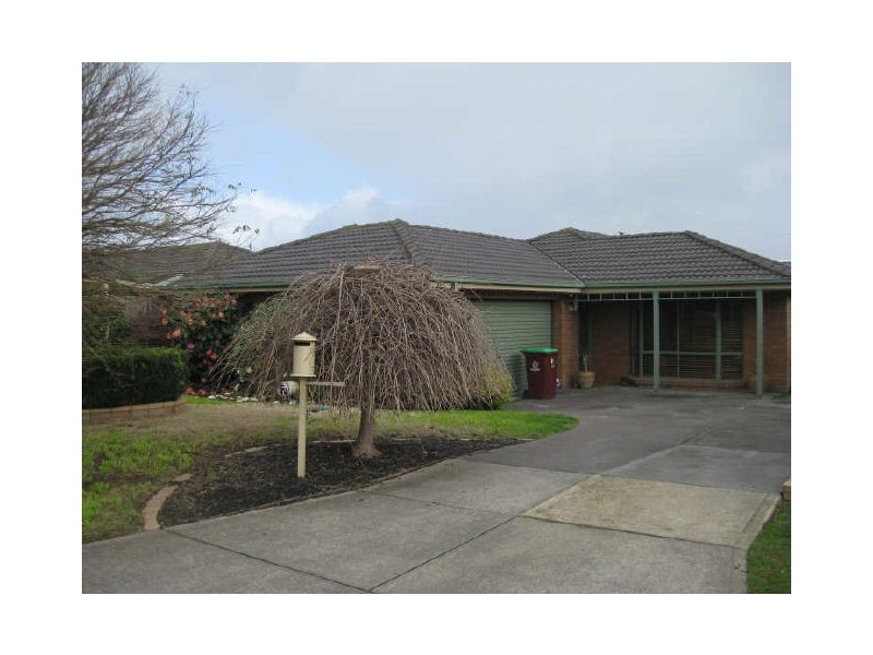 1 Raneen Court, Berwick VIC 3806