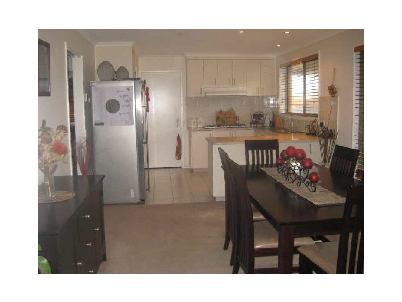 1 Raneen Court, Berwick VIC 3806