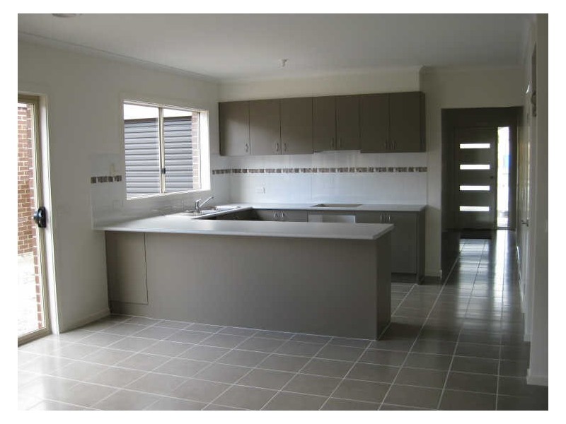 24 Mannavue Blvd, Cranbourne North VIC 3977