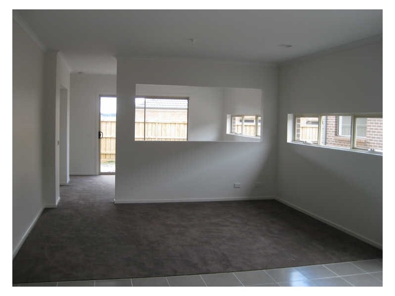 24 Mannavue Blvd, Cranbourne North VIC 3977