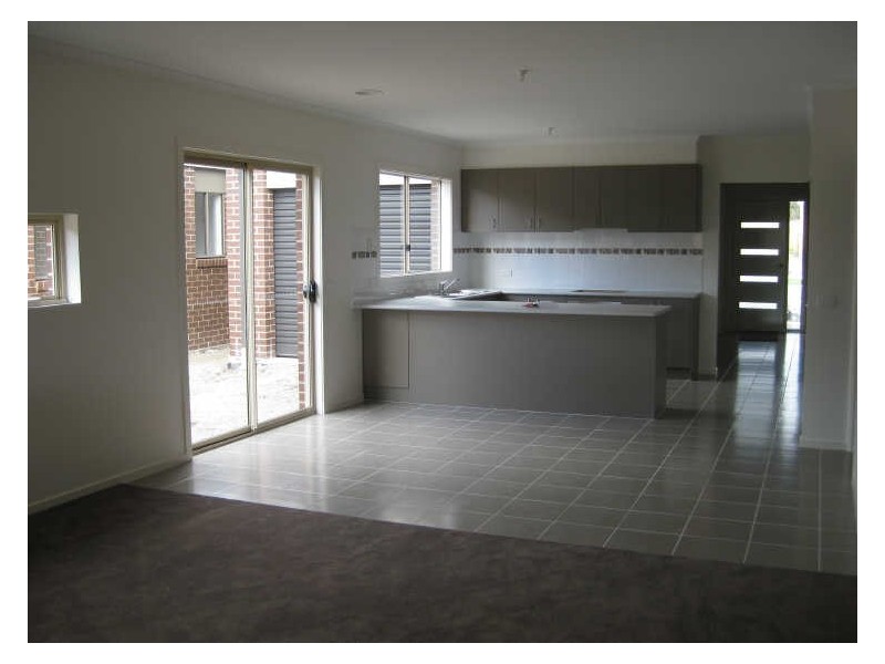 24 Mannavue Blvd, Cranbourne North VIC 3977