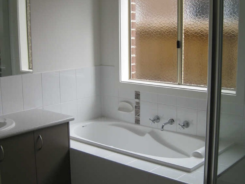 24 Mannavue Blvd, Cranbourne North VIC 3977