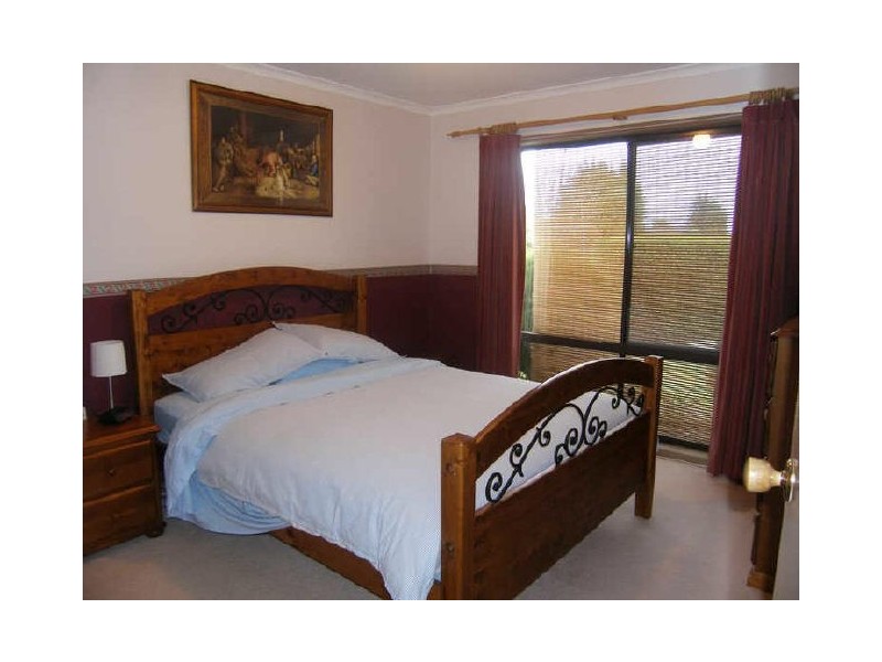 2 Festival Terrace, Berwick VIC 3806