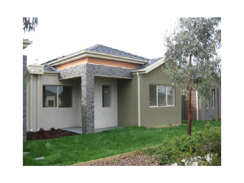 11 Tranquil Lane, Cranbourne North VIC 3977