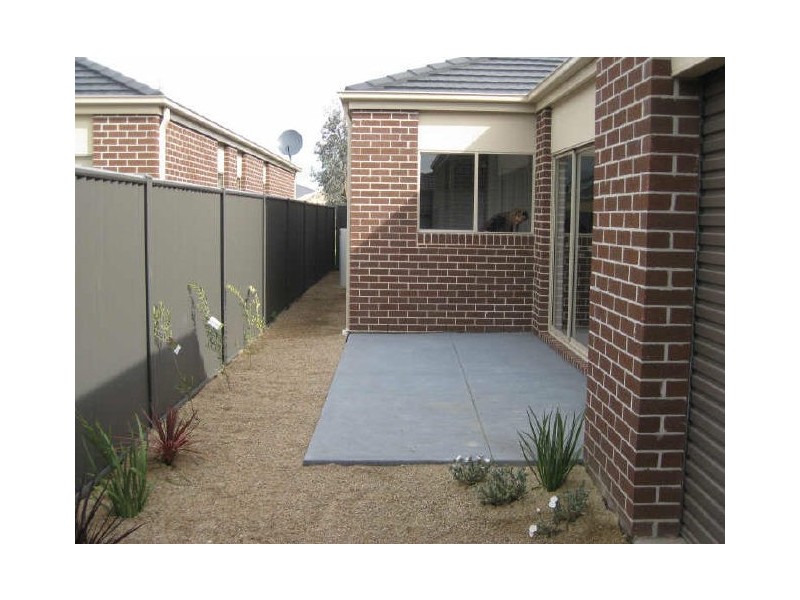 11 Tranquil Lane, Cranbourne North VIC 3977