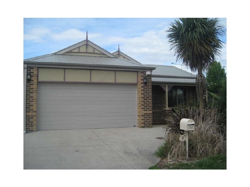 2 Don Collins Way, Berwick VIC 3806