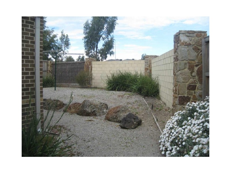 2 Don Collins Way, Berwick VIC 3806
