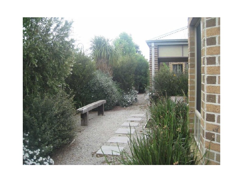 2 Don Collins Way, Berwick VIC 3806