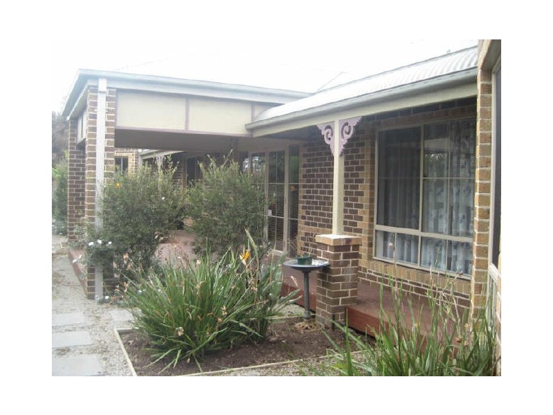 2 Don Collins Way, Berwick VIC 3806