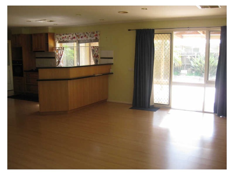 33 Greenacre Crescent, Narre Warren VIC 3805