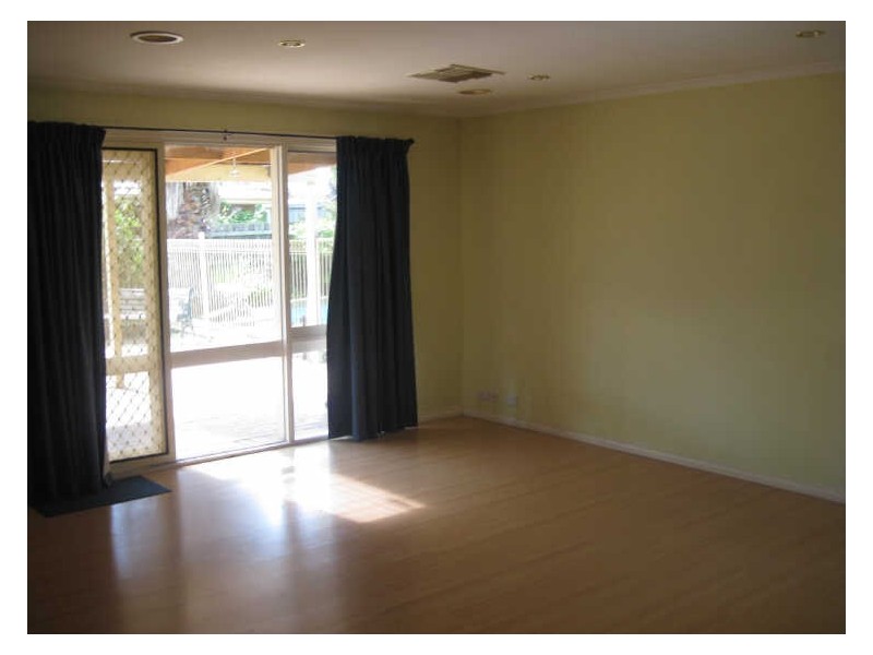 33 Greenacre Crescent, Narre Warren VIC 3805