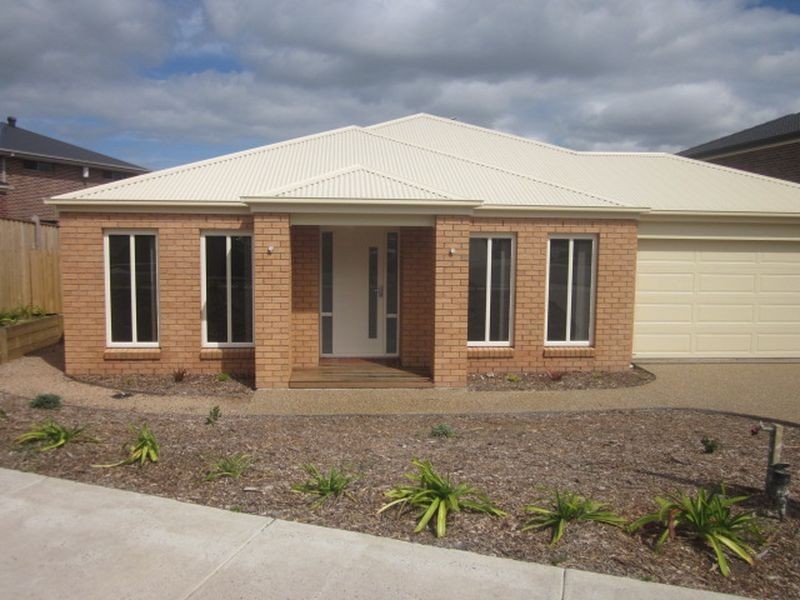 2 Mandalay Court, Berwick VIC 3806