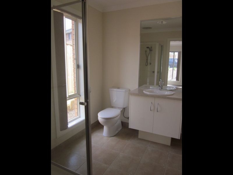 2 Mandalay Court, Berwick VIC 3806