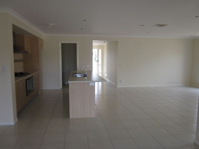 2 Mandalay Court, Berwick VIC 3806