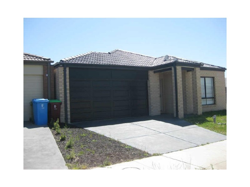 28 Sabel Drive, Cranbourne North VIC 3977