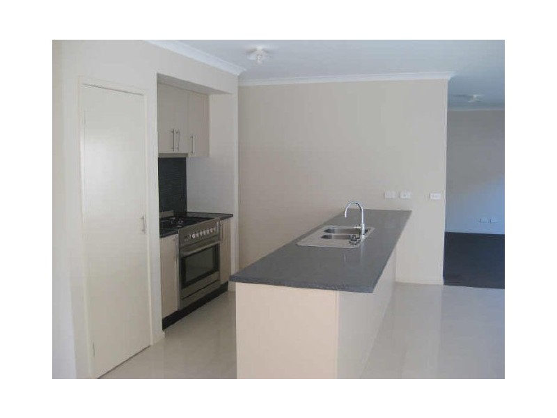 28 Sabel Drive, Cranbourne North VIC 3977