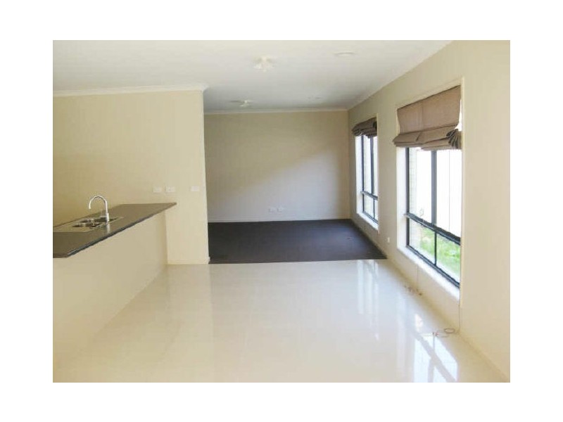 28 Sabel Drive, Cranbourne North VIC 3977