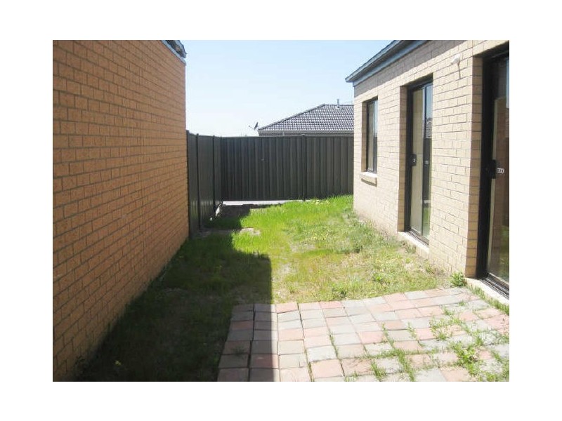 28 Sabel Drive, Cranbourne North VIC 3977