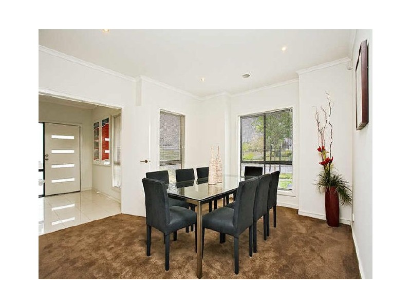 2 Boronia Avenue, Cranbourne VIC 3977