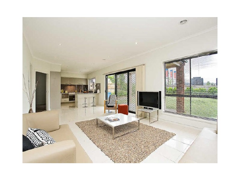 2 Boronia Avenue, Cranbourne VIC 3977