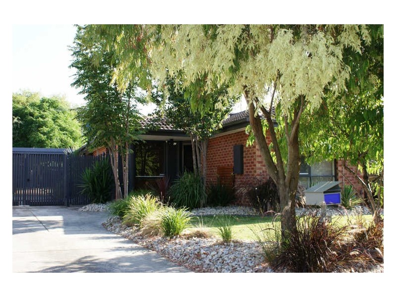 12 Hillman Court, Berwick VIC 3806