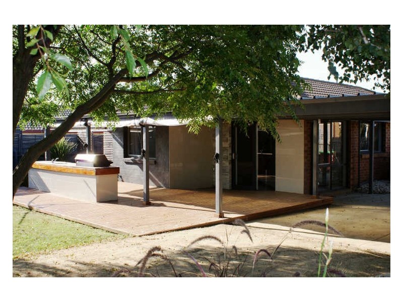 12 Hillman Court, Berwick VIC 3806