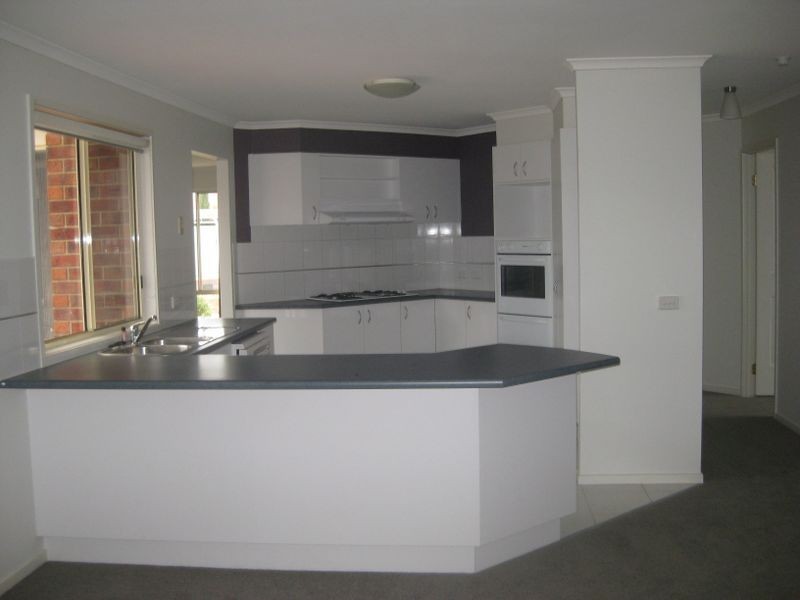 5 Kinsale View, Berwick VIC 3806