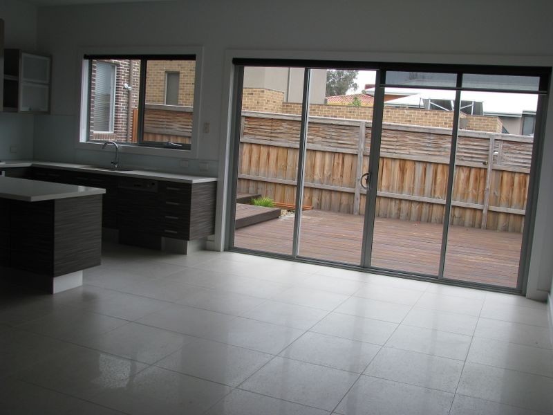 1/4 Buchanan Road, Berwick VIC 3806