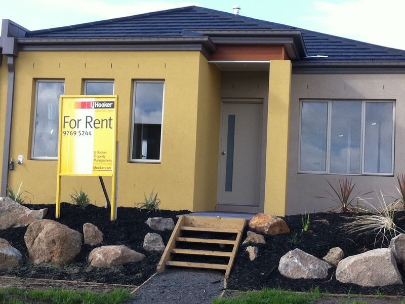 10 Tolpis Lane, Cranbourne North VIC 3977