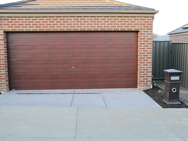 10 Tolpis Lane, Cranbourne North VIC 3977