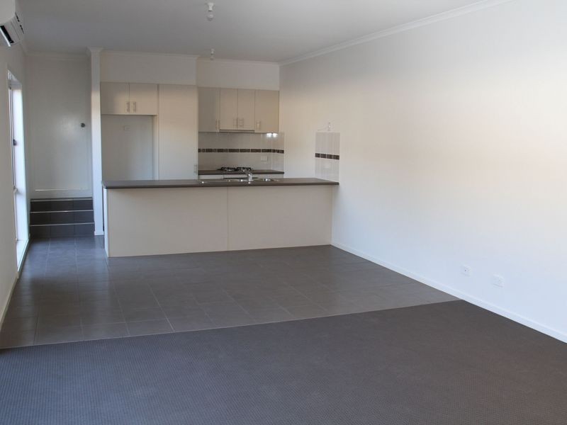 10 Tolpis Lane, Cranbourne North VIC 3977